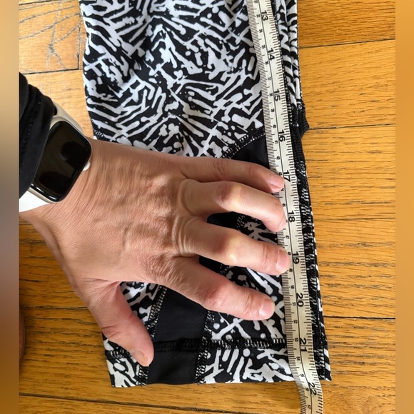 Lululemon crop leggings - Picture 6 of 7